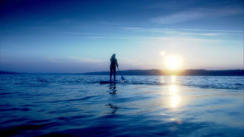 Sonnenaufgang über der Isola del Garda – Bild: BR/​Moritz Kipphardt