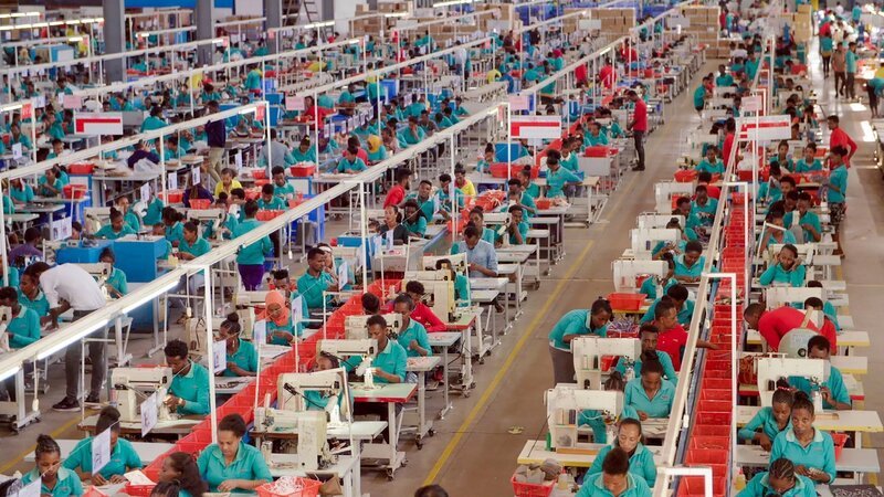 Textilproduktion     +++ Die Verwendung des sendungsbezogenen Materials ist nur mit dem Hinweis und Verlinkung auf RTL+ gestattet. +++ – Bild: RTL /​ © MAXIMAL PRODUCTIONS /​ 2019