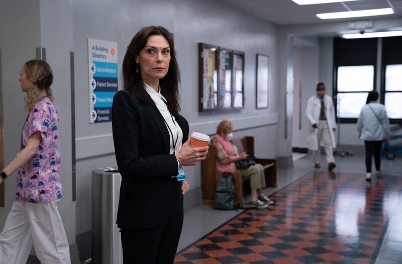 Michelle Forbes (Dr. Veronica Fuentes). – Bild: ORF/​Universal/​NBC/​Virginia Sherwood