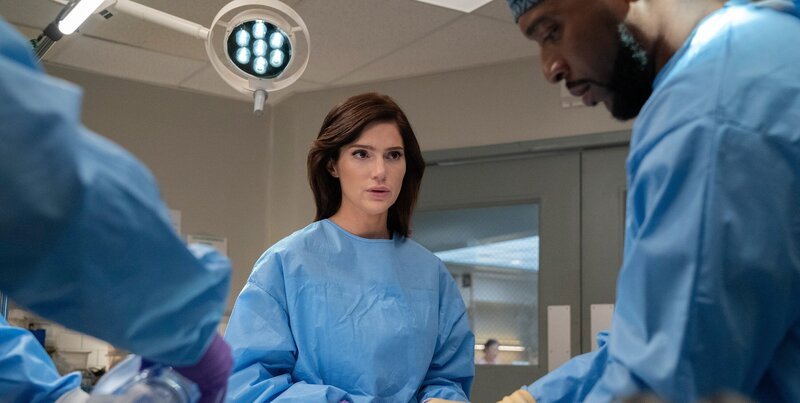 Janet Montgomery (Dr. Lauren Bloom), Jocko Sims (Dr. Floyd Reynolds). – Bild: ORF/​Universal/​NBC/​Virginia Sherwood