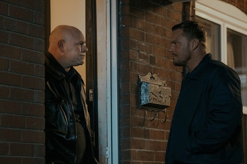 Gaitano ‚Guy‘ Russo (Domenick Lombardozzi), Jack Reacher (Alan Ritchson) – Bild: Brooke Palmer /​ Brooke Palmer/​Prime Video /​ RCHR_S2_206_221213_PALBRO_00092 /​ Amazon MGM Studios