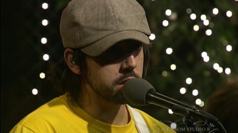 Singer-Songwriter Jake Smith tritt auf. – Bild: Bibel TV