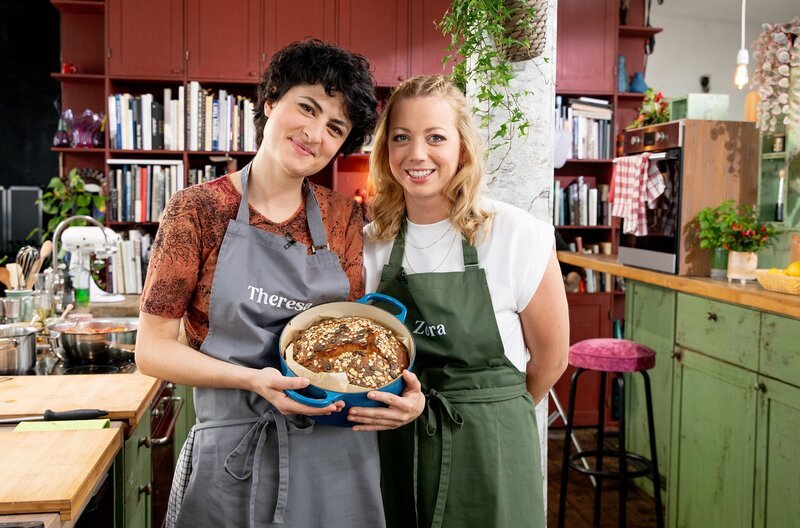 Meisterkonditorin Theresa Knipschild und Fernsehköchin Zora Klipp – Bild: NDR