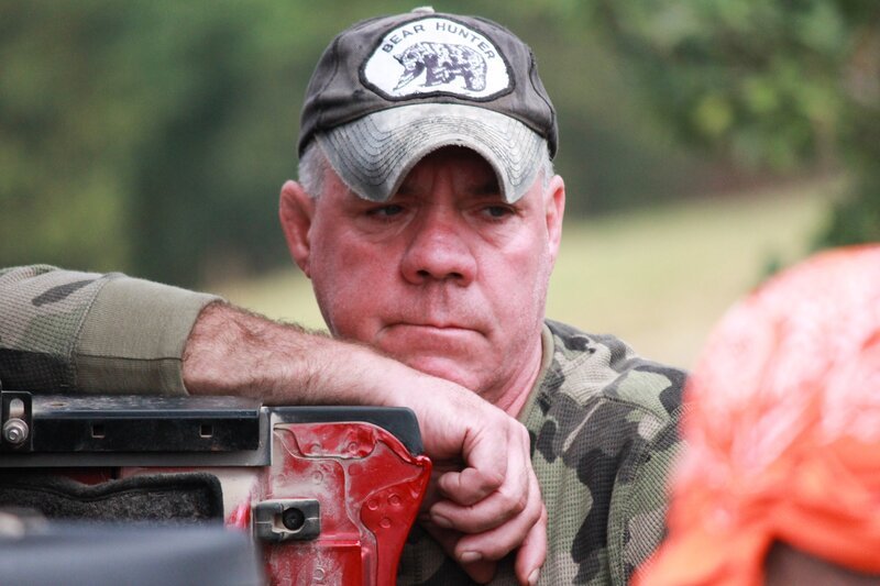 Wild Bill listening attentively. – Bild: Animal Planet