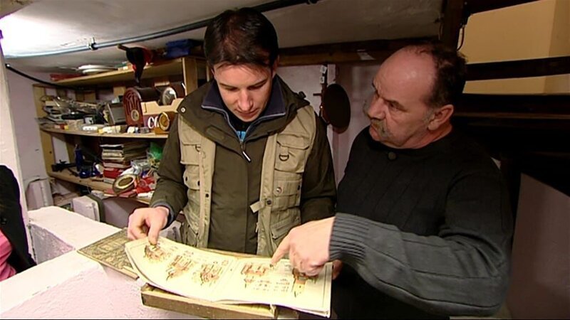 Alfreds Frau Eva versucht schon gar nicht mehr, ihn am Sammeln zu hindern. Tochter Ivonne wagt schließlich den Widerstand und holt Antoine Richard. Der Trödelprofi merkt schnell wie widerspenstig Alfred ist, wenn es um seine Schätze geht. – Bild: RTLZWEI