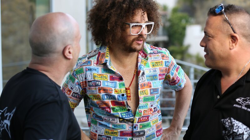 Red Foo (m.) meets with Wayde (r.) and Brett (l.). – Bild: Animal Planet /​ Discovery Communications