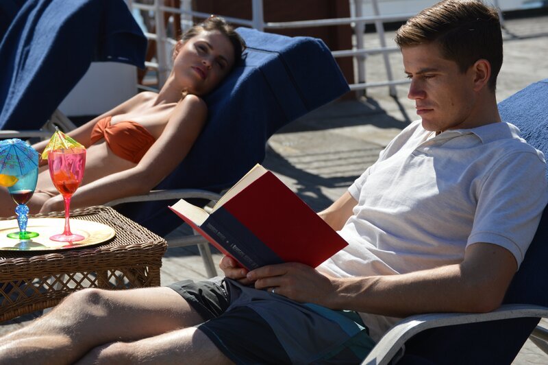 Tim Nist surprises his wife Julie with a romantic Caribbean cruise on a ship called the Galaxy. Julie enjoyed it, loved sunbathing, she loved the bars and there was a lot of drinking going on. Julie was back to her old self. – Bild: Investigation Discovery /​ Discovery Communications