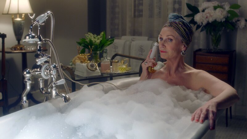 Sophie Lennon (Jane Lynch) – Bild: Amazon