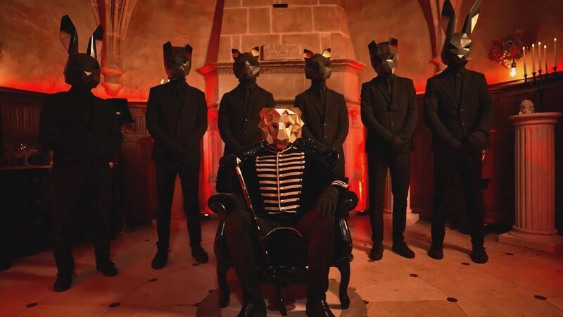 The disguised hosts. – Bild: Amazon.com, Inc. or its affiliates