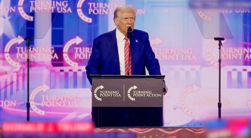 Für Donald Trump scheinen Loyalität und Geld wichtiger zu sein als Erfahrung und Expertise. – Bild: ZDF und Ligne de Front