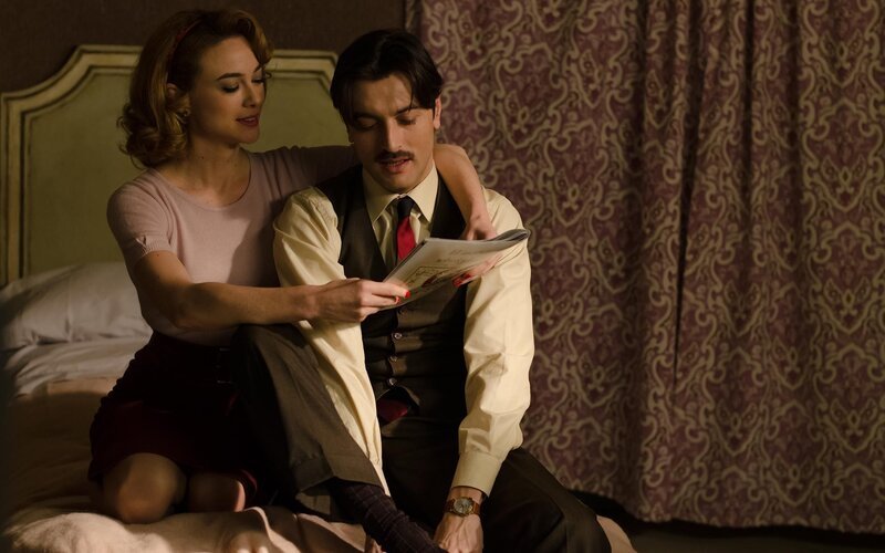 Clara Montesinos (Marta Hazas, l.); Mateo Ruiz (Javier Rey, r.) – Bild: ProSiebenSat.1 Media SE