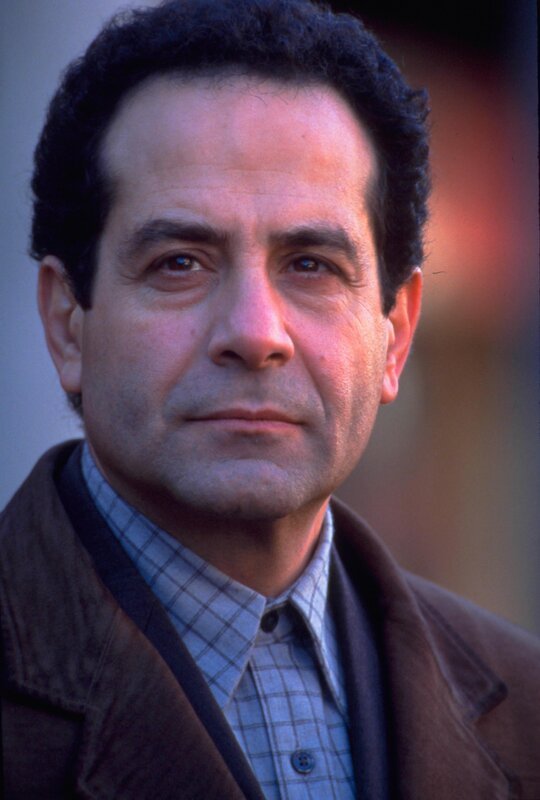 (1. Staffel) – Seitdem seine Frau ermordet wurde, leidet der ehemalige Polizeiermittler Adrian Monk (Tony Shalhoub) unter starken Phobien. – Bild: ORF 1