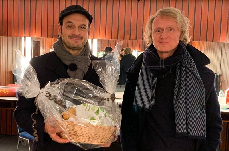 Kaya Yanar müssen wir euch wohl nicht mehr vorstellen. Vielleicht aber den Ort, an dem der Comedy Star seine Kindheitstage verbracht hat? – Bild: SWR/​dibido