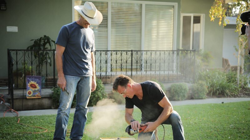 Brett Waterman (l.) – Bild: Warner Bros. Discovery