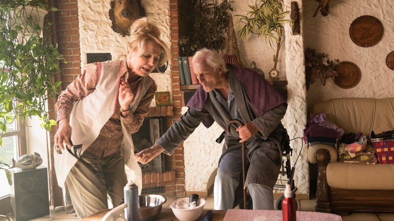 Waltraud (Gisela Schneeberger), Dr. Huber (Günther Maria Halmer). – Bild: ORF / Constantin Film Waltraud (Gisela Schneeberger), Dr. Huber (Günther Maria Halmer). – Bild: ORF / Constantin Film