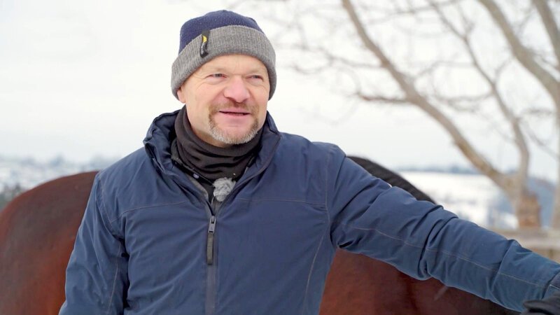 Walter Gegenschatz ist ein weltweit anerkannter Pferdetrainer – Bild: Bibel TV