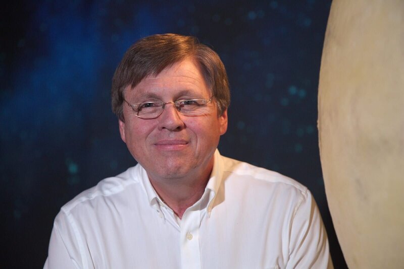Prof. Dr. Ulrich Walter lehrt für gewöhnlich Raumfahrttechnik an der Technischen Universität München. In dieser Folge „Spacetime“ erklärt er unter anderem, wie realistisch die Vision vom Zeitreisen wirklich ist. – Bild: WeltN24 GmbH
