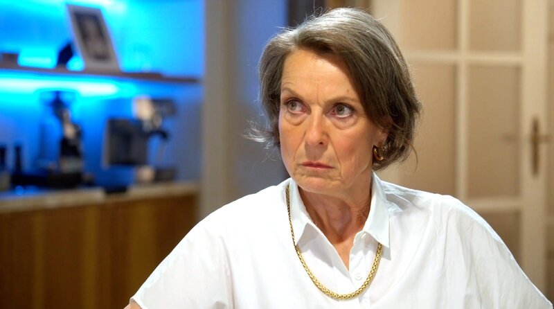 Richard (Florian Odendahl) spinnt sein perfides Netz gegen Victoria (Caroline Schreiber m.) weiter … – Bild: NDR