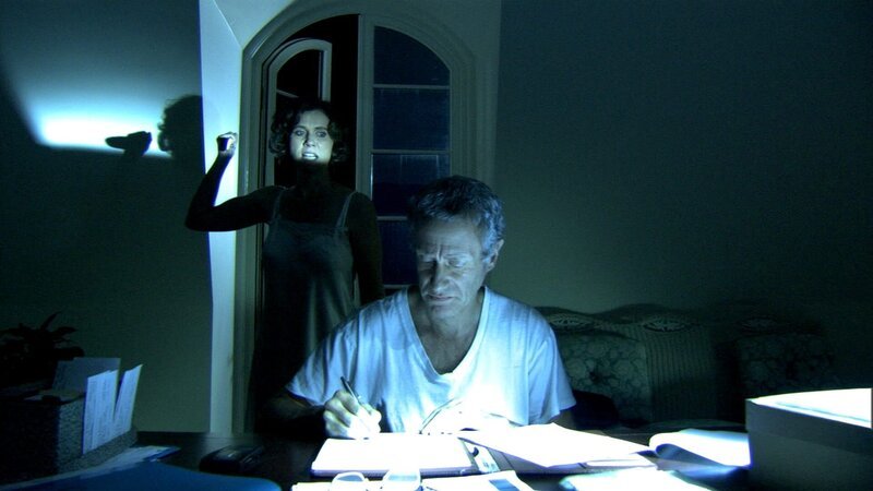 Susan is about to stab Felix. – Bild: TLC