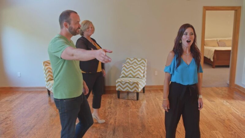 Erstaunte Frauen, die neben einem Mann und anderen Frauen stehen – Bild: DISCOVERY DEUTSCHLAND