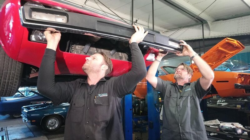 L-R: Chris Kubicki, Mäx Key – Bild: Warner Bros. Discovery