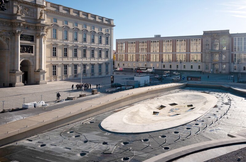Das Einheitsdenkmal am Schlossplatz in Berlin im Rohbau. – Bild: SWR/Maurice Weiss Das Einheitsdenkmal am Schlossplatz in Berlin im Rohbau. – Bild: SWR/Maurice Weiss