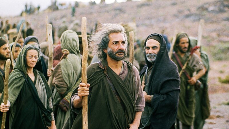 Moses (Ben Kingsley, m.) – Bild: Bibel