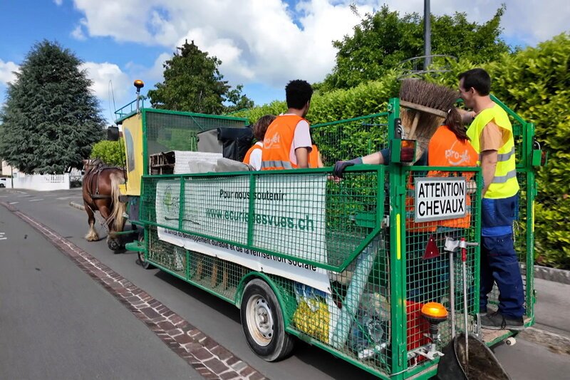 mitenand
Sperrmüll sammeln als Schritt zum neuen Job
SRF – Bild: SRF1