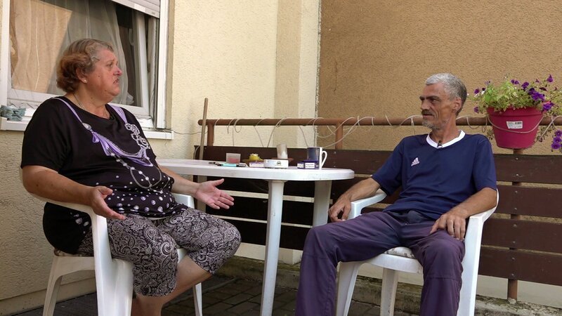 Dieter ist zu dünn, das sagt auch sein Arzt. Er soll unbedingt zunehmen. Ehefrau Carmen kocht, was das Zeug hält, damit der 55-Jährige endlich etwas mehr auf die Rippen bekommt. Bisher vergeblich. – Bild: RTLZWEI