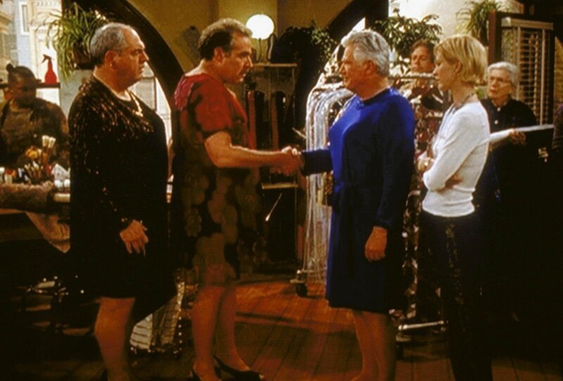 Dharma (Jenna Elfman, re.) glaubt, dass es für Ed (Mitch Ryan, 2.v.re.) besser ist, die Damenkleiderfirma für Männer zu verlassen. – Bild: PR7; ProSieben Media AG