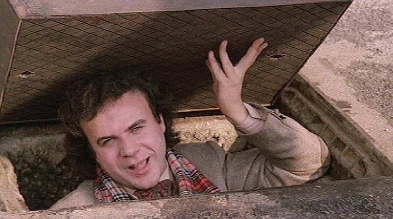 Jerry (Jerry Cala), der von dem „Bomber“ davor bewahrt wurde, von einer Schlägertruppe vermöbelt zu werden, versucht Bud zu überreden, als Boxtrainer zu arbeiten. – Bild: RTL