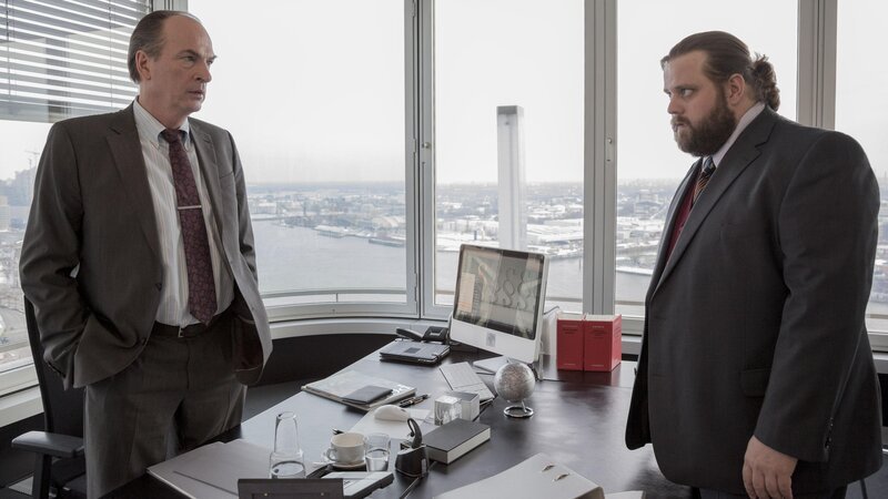 Markus Gellert (Herbert Knaup, l.); Frank Simon (Antoine Monot Jr., r.) – Bild: Sat.1 emotions