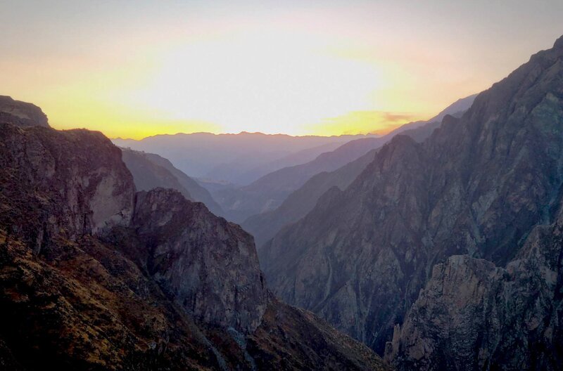 Der Colca Canyon Perus ist eine der tiefsten Schluchten der Welt, doppelt so tief wie der Grand Canyon. – Bild: K22film/​Daniela Pulverer