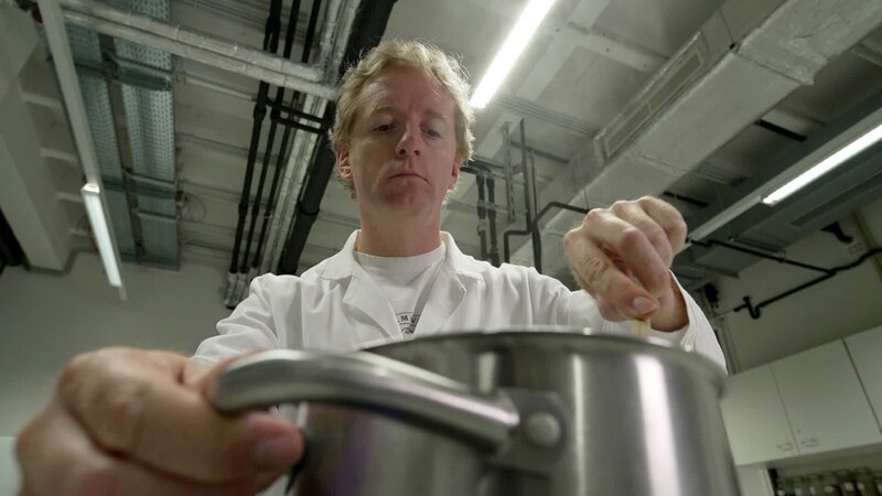 Fritz Treiber, Molekularbiologe, Geschmacklabor Uni Graz. – Bild: ORF