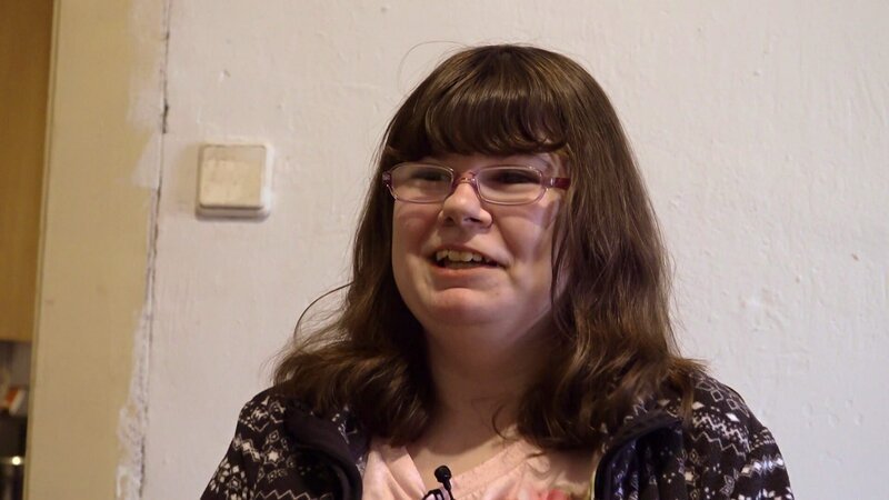 Selina (19) ist verliebt und nur ihr Bruder Pascal weiß davon – Bild: RTLZWEI