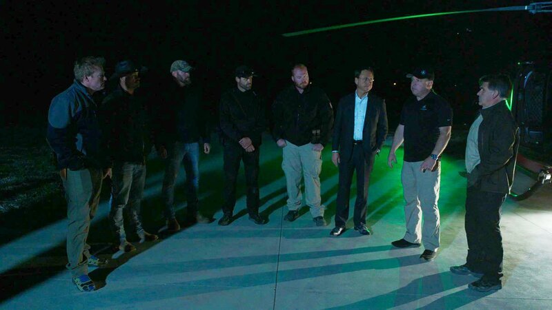 Travis Taylor (l.), Thomas Winterton (2.v.l.), Bryant ‚Dragon‘ Arnold (4.v.l.), Brandon Fugal (3.v.r.), Erik Bard (r.) – Bild: stan /​ THE HISTORY CHANNEL /​ Prometheus Entertainment