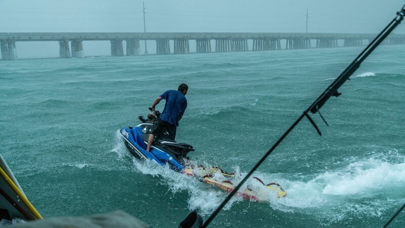 Raues Wetter macht sich auf den Weg zur 7-Meilen-Brücke. – Bild: Discovery Channel /​ Discovery Communications, LLC