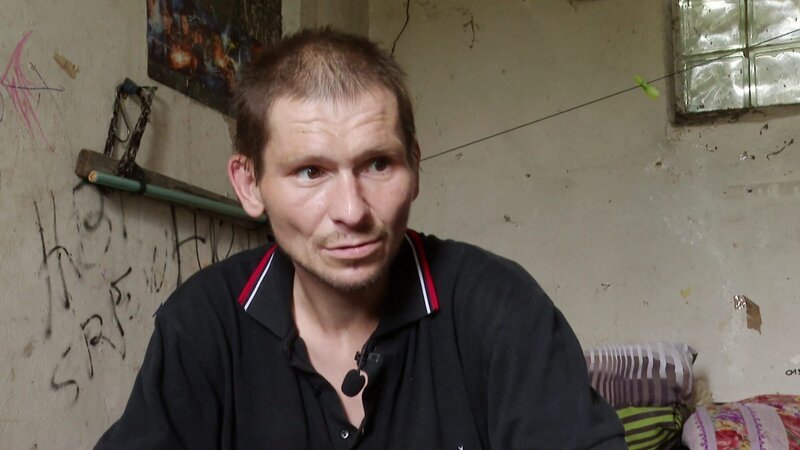 André, 37, verliert seinen Schlafplatz. Um von den Drogen und der Straße wegzukommen, braucht er Hilfe. – Bild: RTLZWEI /​ Spiegel TV