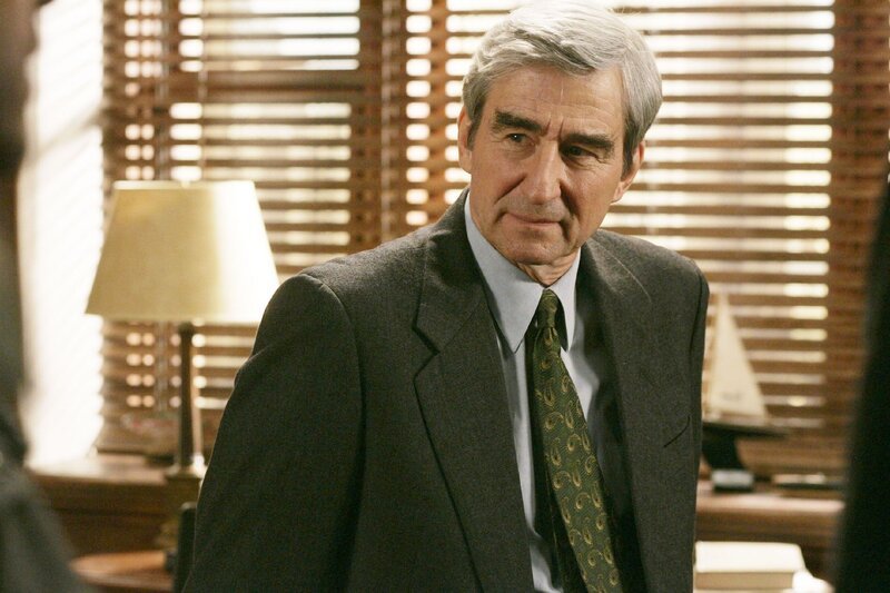 Ein Mord – drei verdächtige Männer. Für Staatsanwalt Jack McCoy (Sam Waterston) kein leichter Fall. Wer hat die Schauspielerin Erin Garrett ermordet? – Bild: RTL