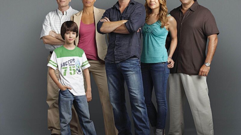 1. Staffel: (v.li.) Daniel Green (Jordan Wall), Jeff Cargill (Uriah Shelton), Colleen Manus (Michelle Hurd), Jim Longworth (Matt Passmore), Callie Cargill (Kiele Sanchez) und Carlos Sanchez (Carlos Gomez) – Bild: TVNOW