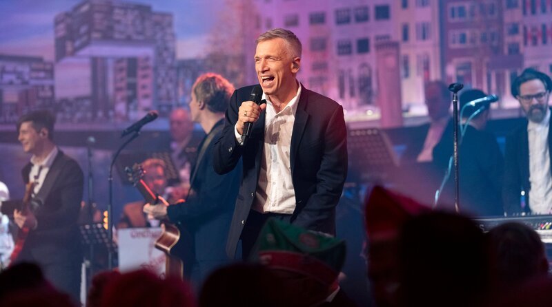 WDR Fernsehen JECK OP SESSIONSHITS, am Donnerstag (12.02.26) um 16:15 Uhr. Wir feiern eine jecke Musikparty und präsentieren die schönsten und mitreißendsten Karnevalshits. Ein stimmungsreiches Mixtape mit neuen und alten Schätzchen, mit Klassikern und den aktuellen Sessionshits.  Die Topstars des Karnevals sind dabei: U. a.  Band „Kasalla“ mit Sänger Bastian Campmann. – Bild: WDR/​Ben Knabe