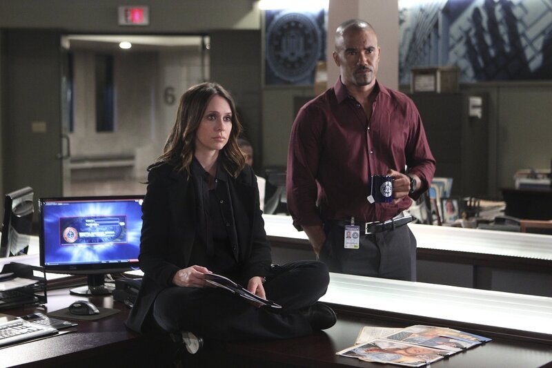 Ein neuer verzwickter Fall beschäftigt Kate (Jennifer Love Hewitt, l.) und Derek (Shemar Moore, r.) … – Bild: American Broadcasting Companies, Inc. /​ Sonja Flemming