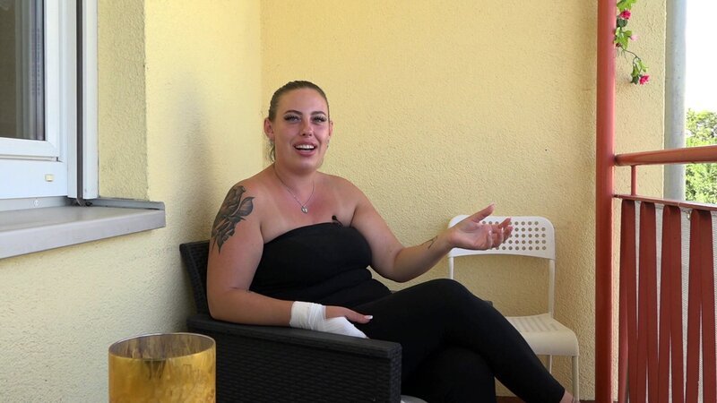 Bei Zwillingsmutter Janine hängt nach Jahren als Single der Himmel wieder voller Geigen. – Bild: RTLZWEI