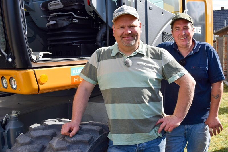 Andre (l.) und Marco – Bild: RTL /​ Tokee bros. /​ Marco hat mehr Garten dazu gekauft