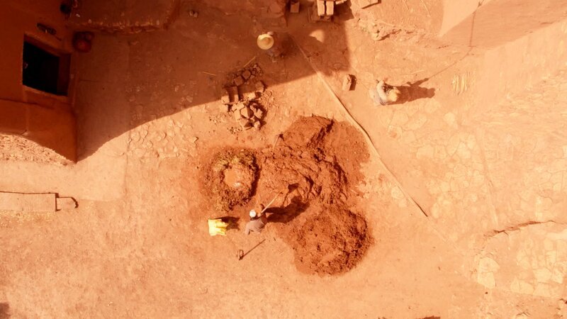 Ait Benhaddou, MOROCCO – Aït Benhaddou, Morocco, is built from Aït Benhaddou … This 11th century ksar is a striking example of traditional building techniques, which are still used today to maintain this UNESCO World Heritage site. All of the buildings are made from local mud and straw. For future human colonies on the Moon or Mars in-situ resource utilization – building with what’s already there – will be hugely important for survival.   (photo credit: National Geographic) – Bild: National Geographic