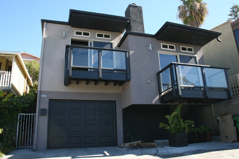 Heute renovieren Christina und Tarek El Moussa ein Haus in Traumlage: Direkt am Laguna Beach. Das Haus mit Meerblick und Strandzugang könnte ein Millionengeschäft werden … – Bild: HGTV/​Scripps Networks, LLC.