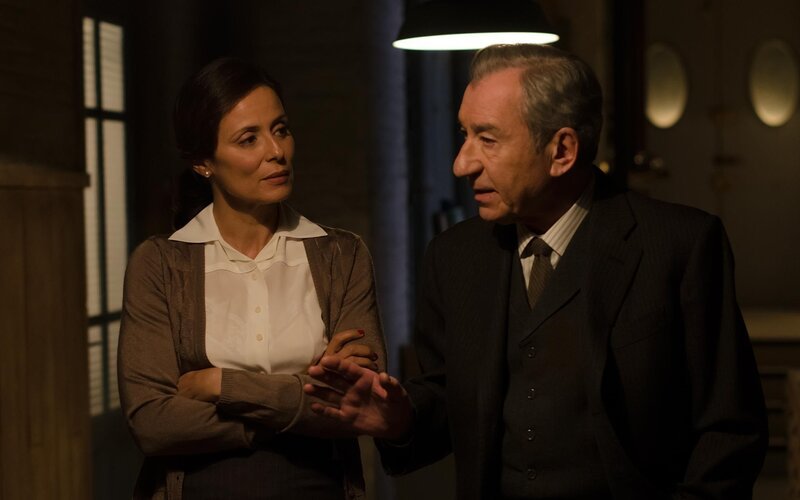 Doña Blanca (Aitana Sánchez-Gijón, l.); Don Emilio (José Sacristán, r.) – Bild: Ann Paur