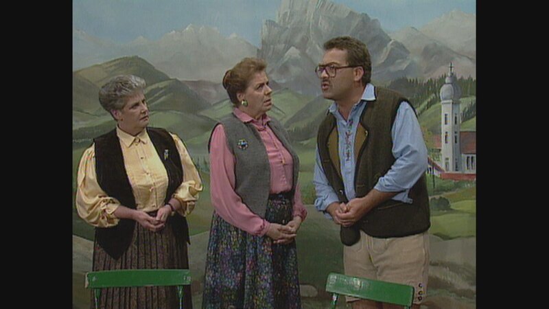 First from the left: Stasi (Erna Wassmer) – Bild: S: Heimatkanal (DE)