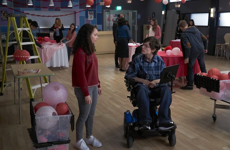 L-R: Izzy (Kayla Maisonet) und JJ DiMeo (Micah Fowler) – Bild: 2018⁠–⁠2019 American Broadcasting Companies