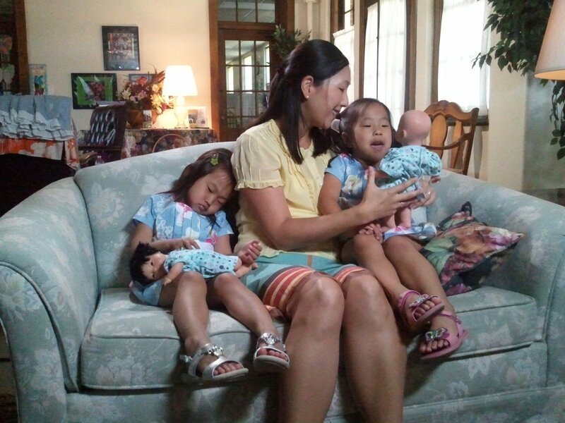 Recreation: Jeena & Sunny Han with mother. Talent, L-R: Madeline Lee, Grace Lee and Charlotte Lee. – Bild: Discovery Communications, LLC.